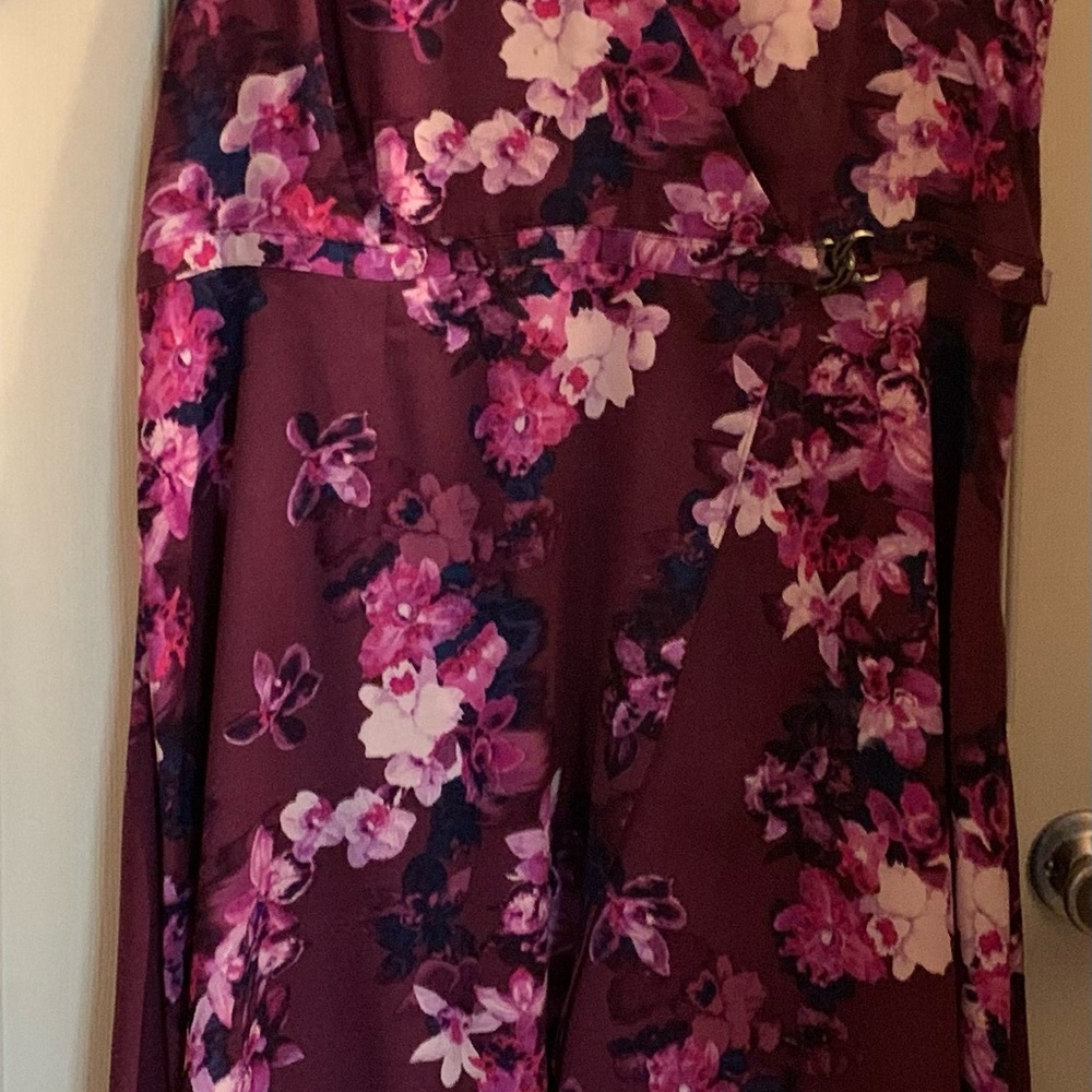 Jennifer Lopez Floral Burgundy dress
